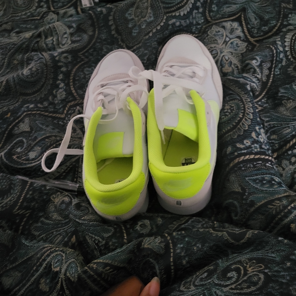 Nike shoes - Picture 2 of 6